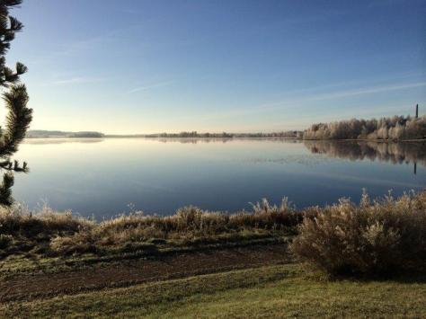 Järvinäkymä syksyllä