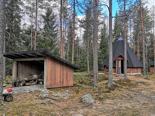 Kota ja laavu edestä