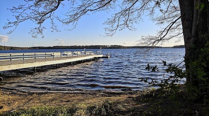 Kuorasjärven uimaranta ja kylätalo Hukkatupa