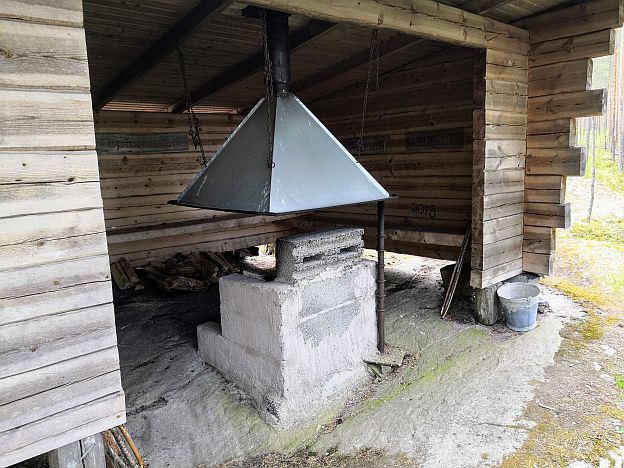 Vierteenmäen laavu sisältä